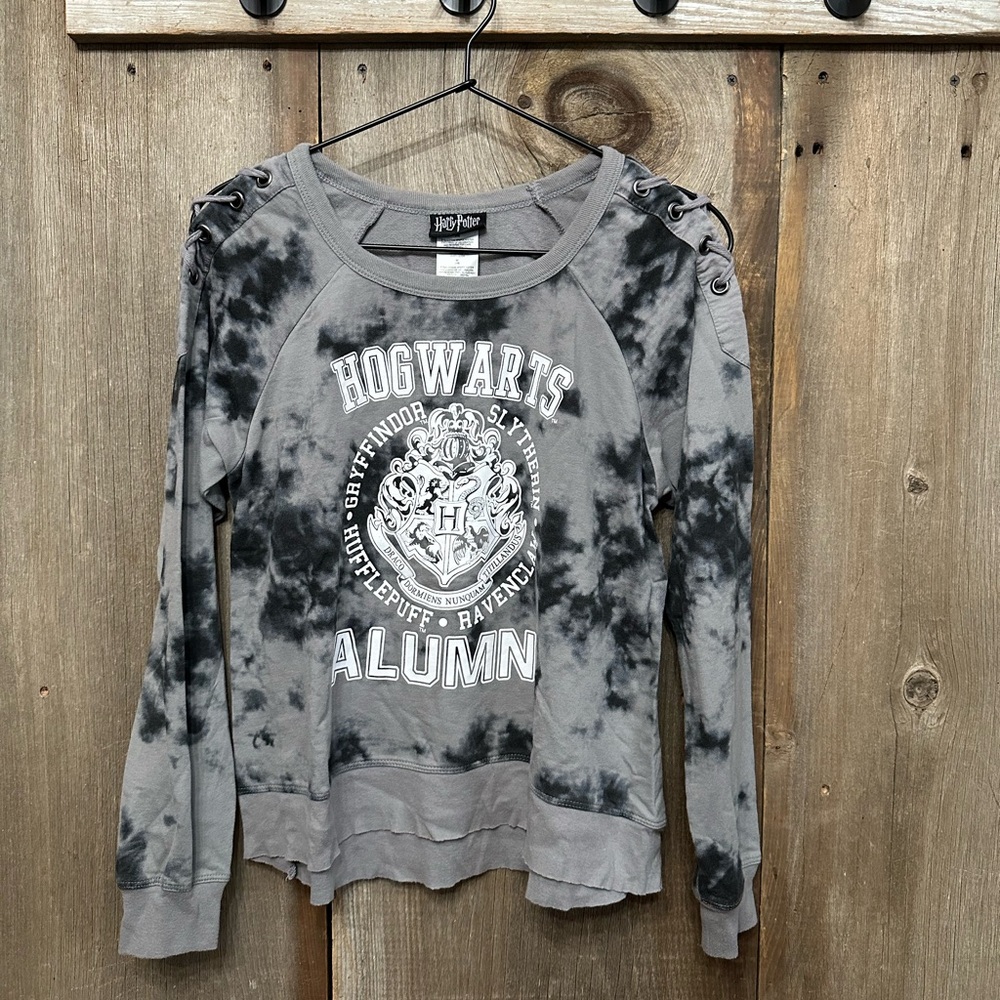 Harry Potter Hogwarts Alumni Tie Dye Raglan Lace-Up Shoulder Top Medium Juniors